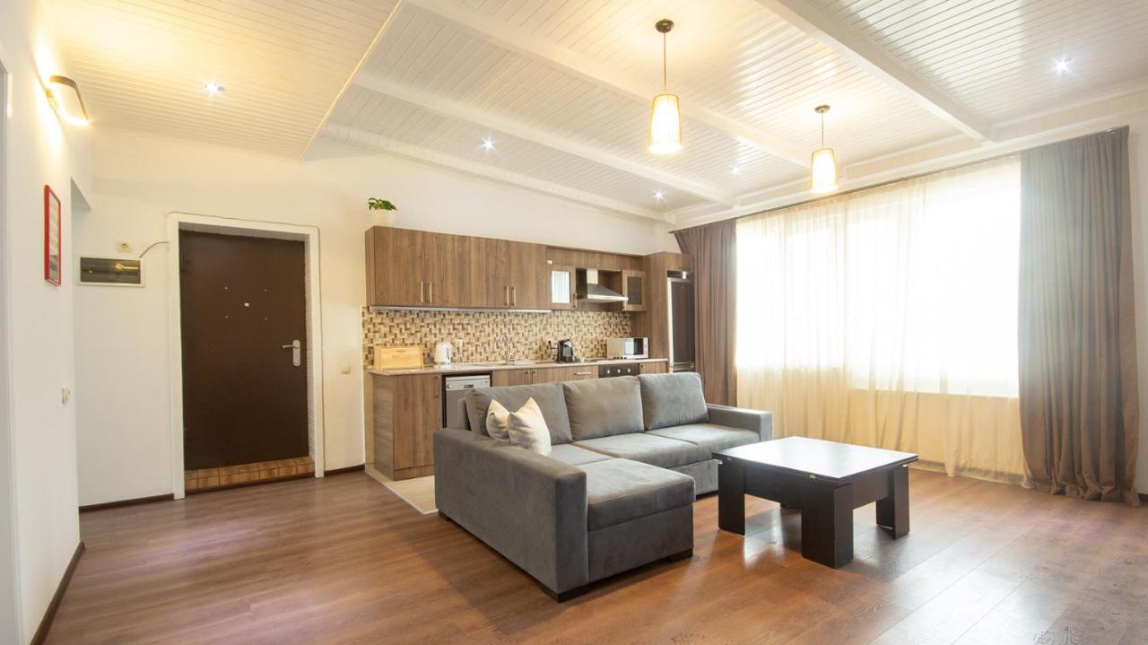 Big Terrace Apartment On Liberty Square Tbilisi Eksteriør bilde