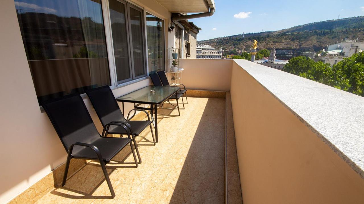 Big Terrace Apartment On Liberty Square Tbilisi Eksteriør bilde